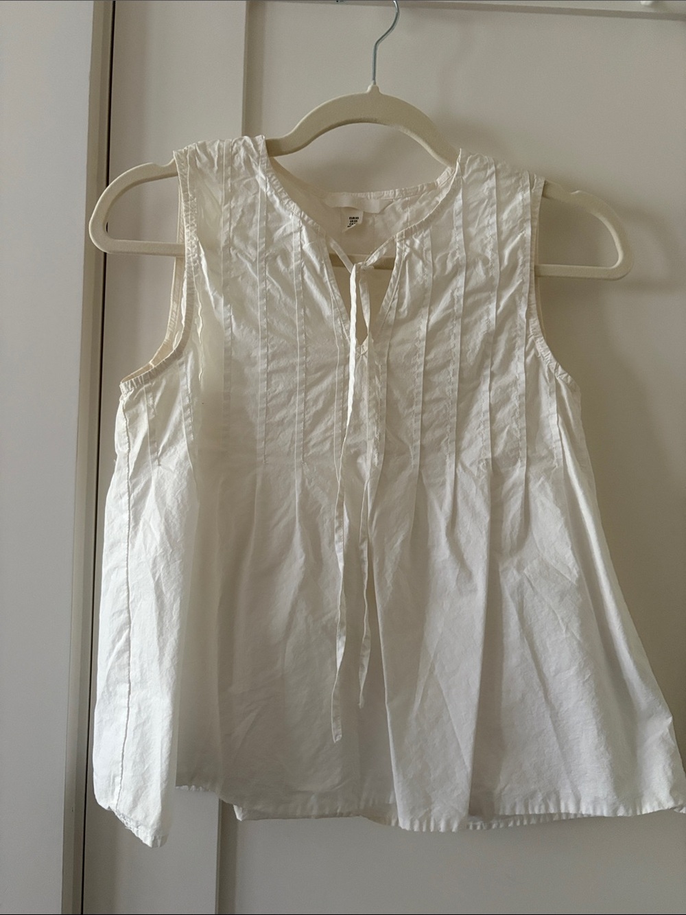 H&M Cream Sleeveless Pintuck Tie Front Top